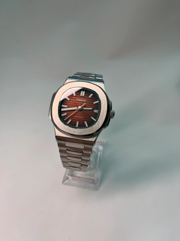 Seiko mod nautilus red