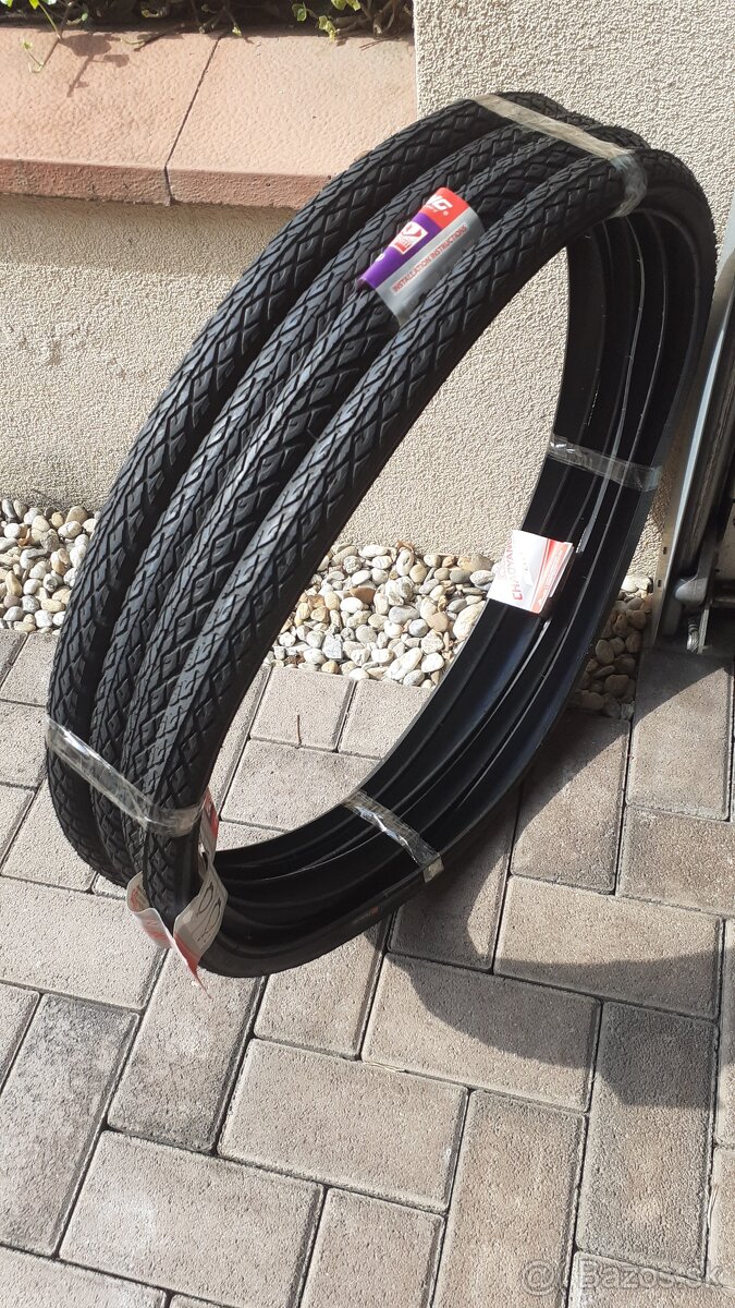 28" PLÁŠTE.