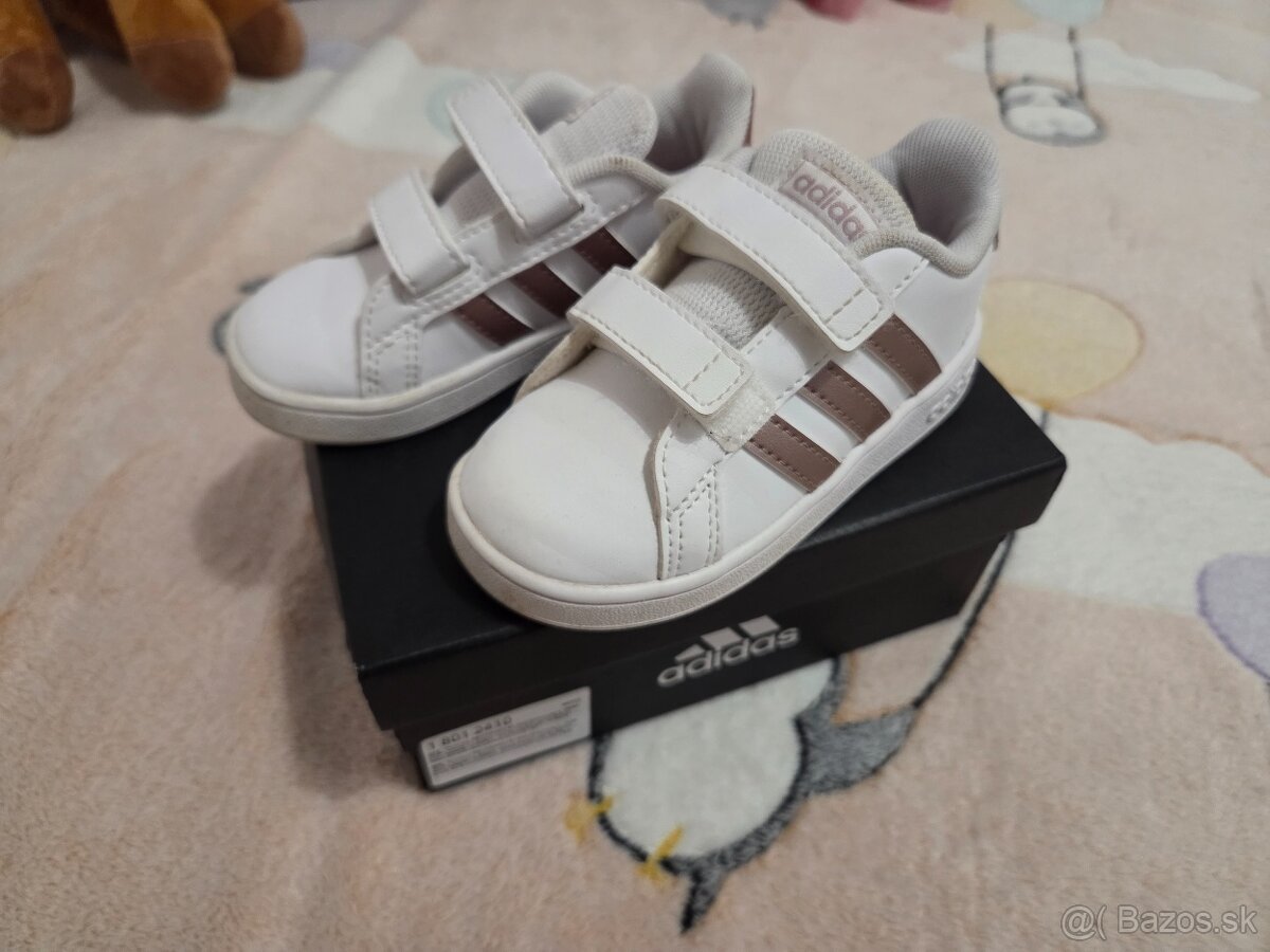 Tenisky adidas 23