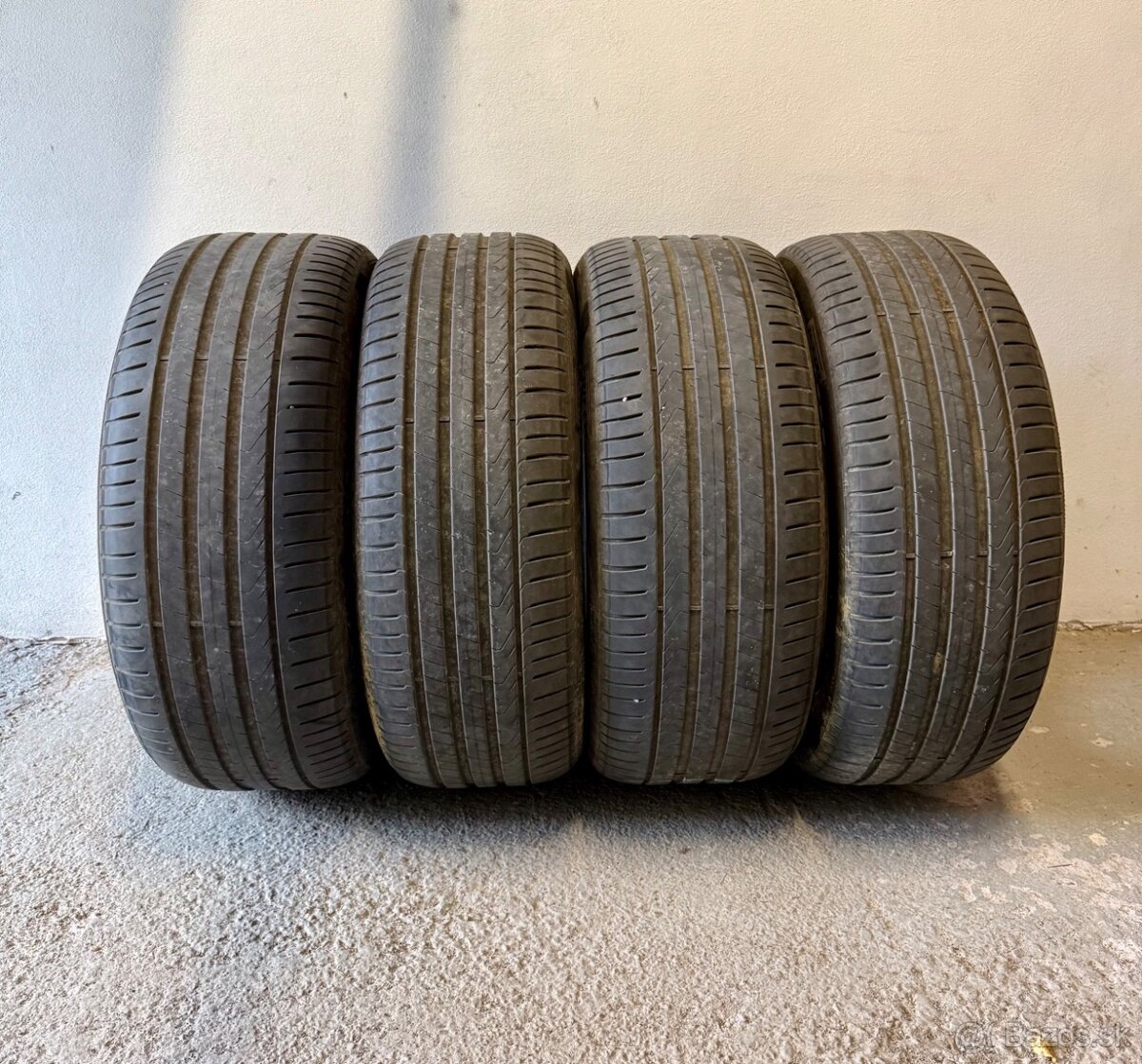 Predám pneumatiky Pirelli Scorpion Seal Inside