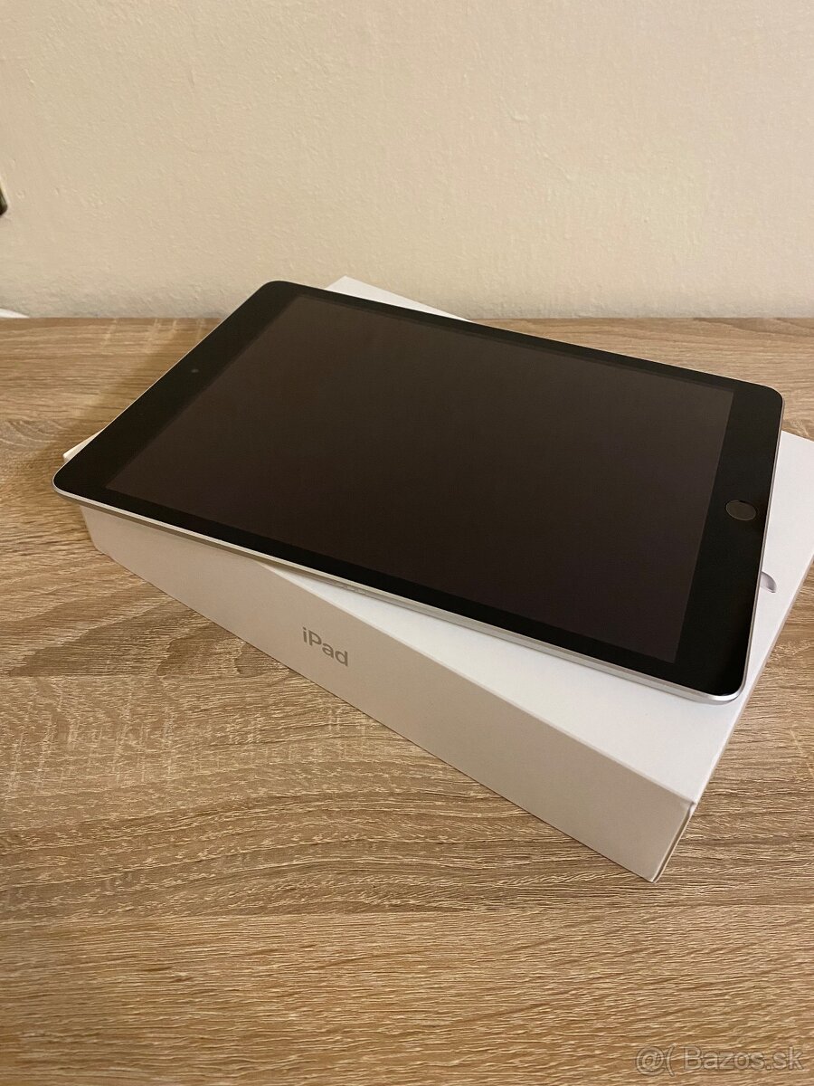 iPad 9. generácie s príslušenstvom