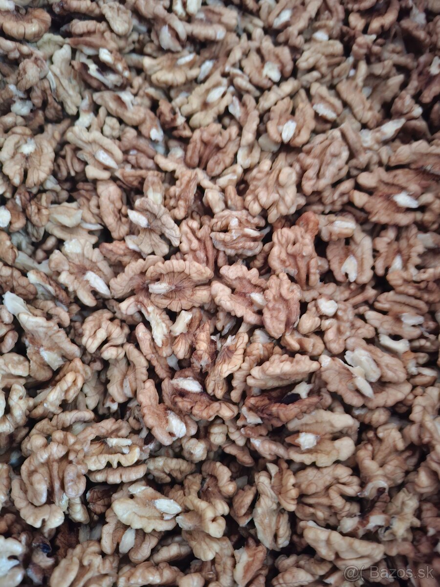 Vlašské orechy lúpané