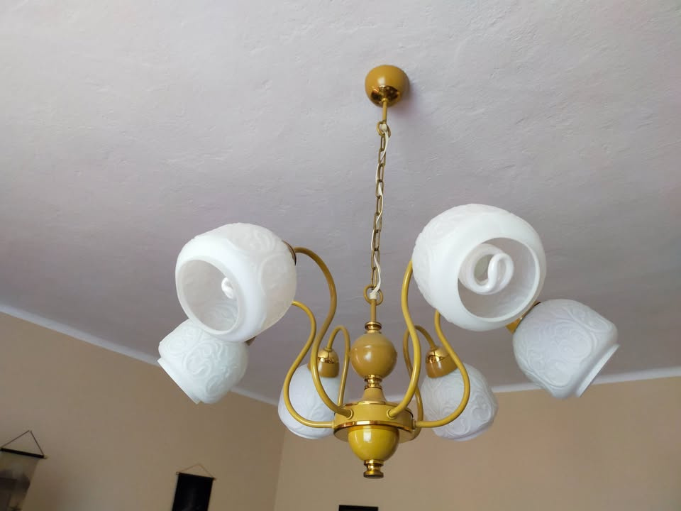 Predám retro luster, plne funkčný, v bezchybnom stave.