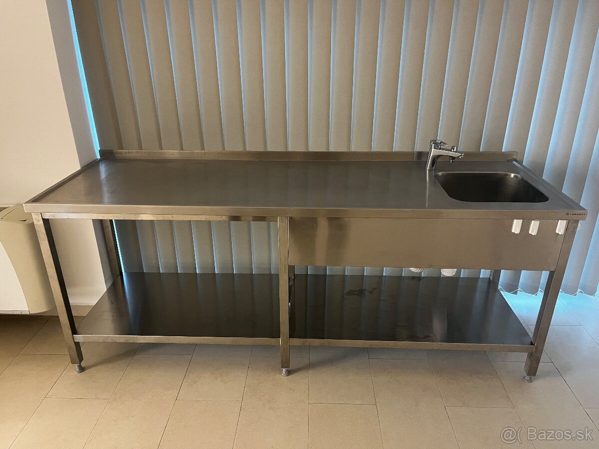 Nerezový stôl