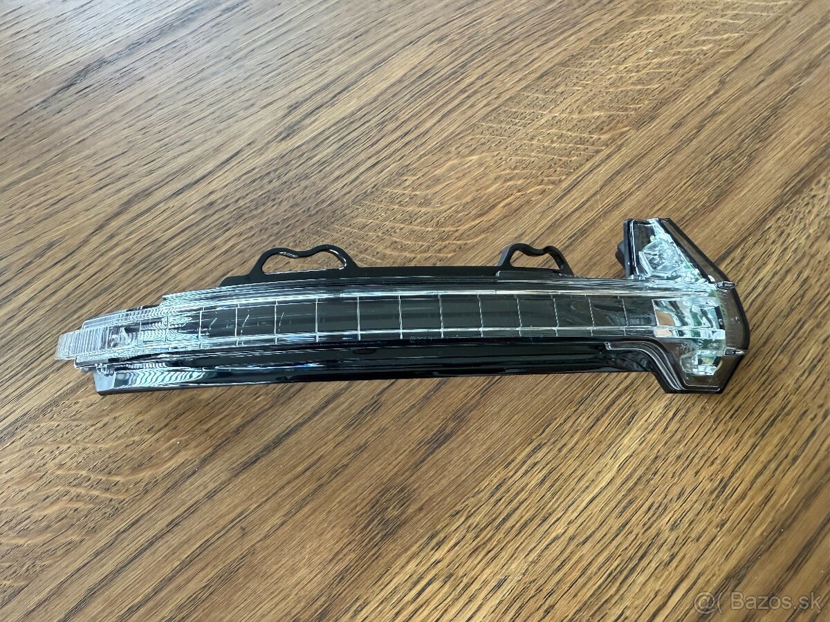 Pravá smerovka Audi A4 B9 - NOVÁ