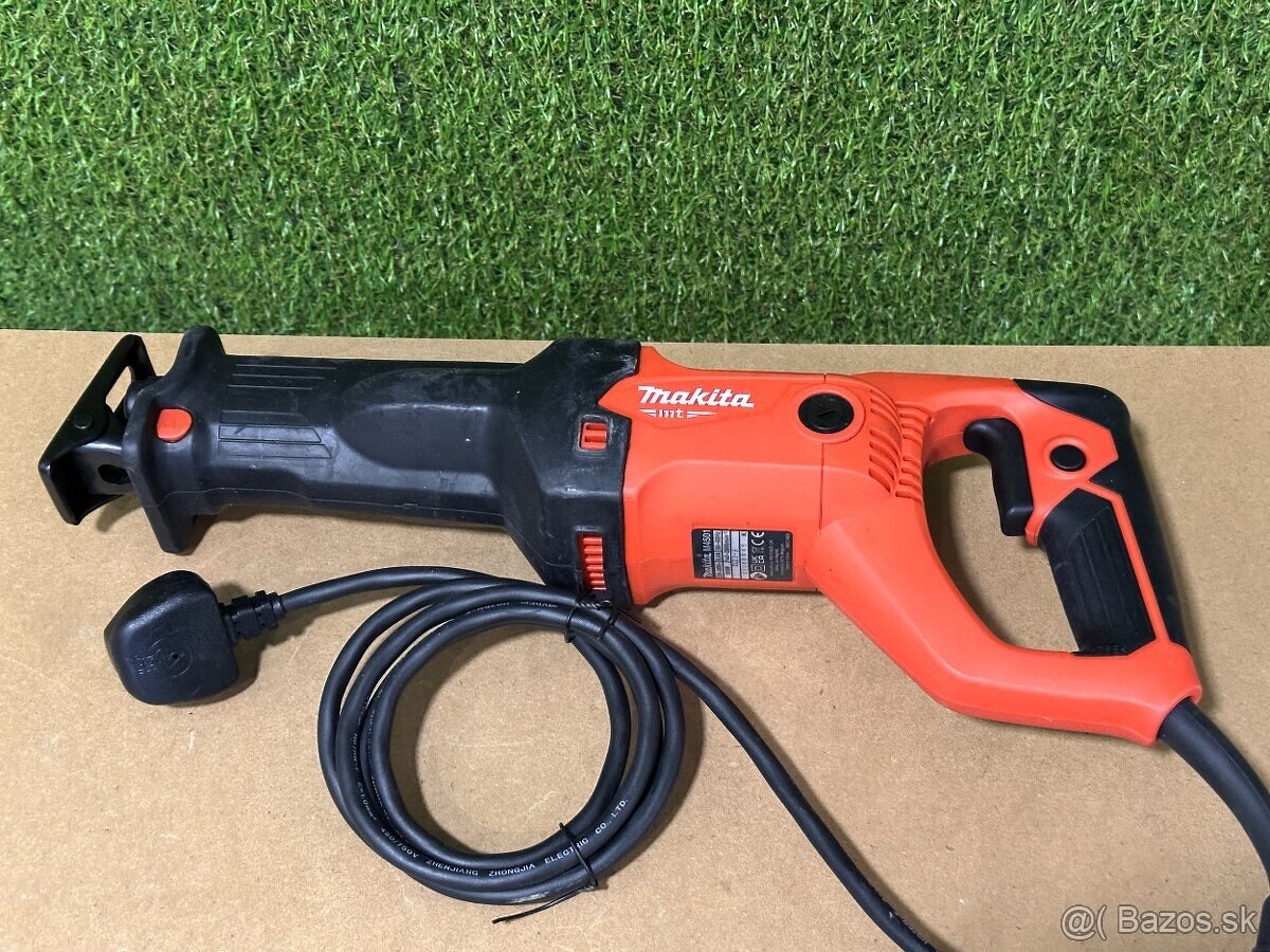 MAKITA Píla chvostovka M4501 s anglickou koncovkou