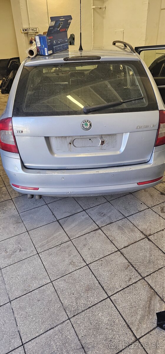 Octavia 2 Kufrové dvere combi