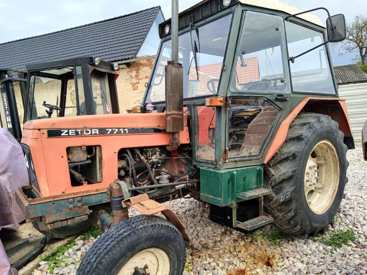 Traktor Zetor 7711