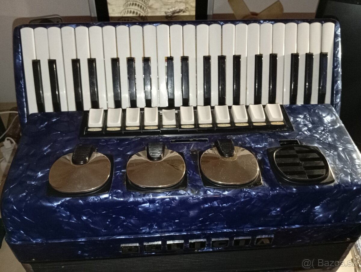 Predám baritonovi Akordén 120 bass..4..