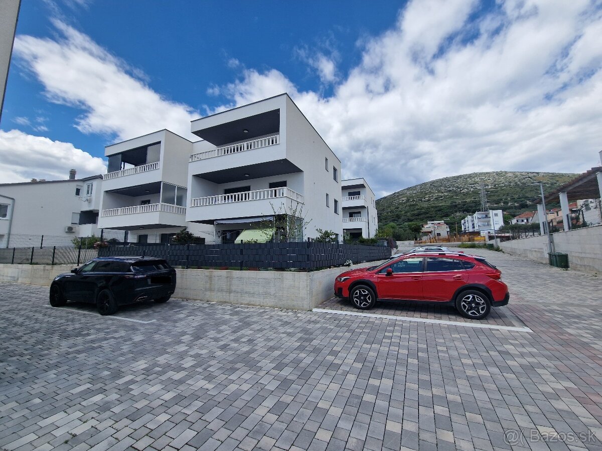 Krásny apartmán v novostavbe, Chorvátsko Trogir