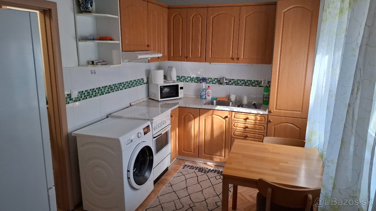 Na prenájom 1.izbový zariadený byt na Jesennej, KE