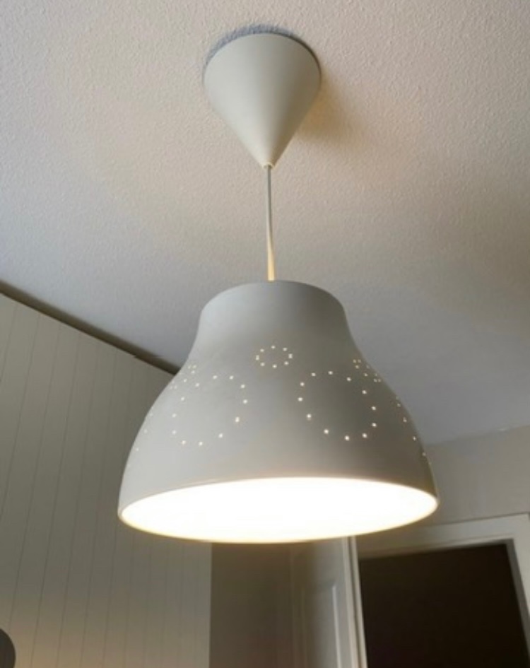 Ikea zavesna lampa Snoig