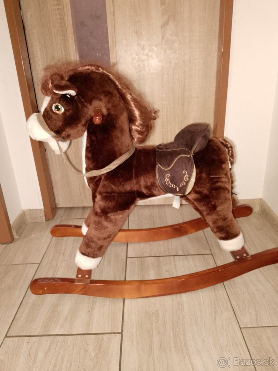 Húpací koník so zvukovými efektmi