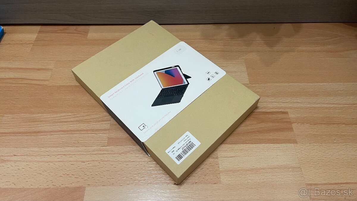 Smart keyboard case with trackpad