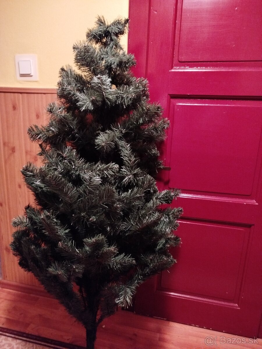 Umelý vianočný stromček