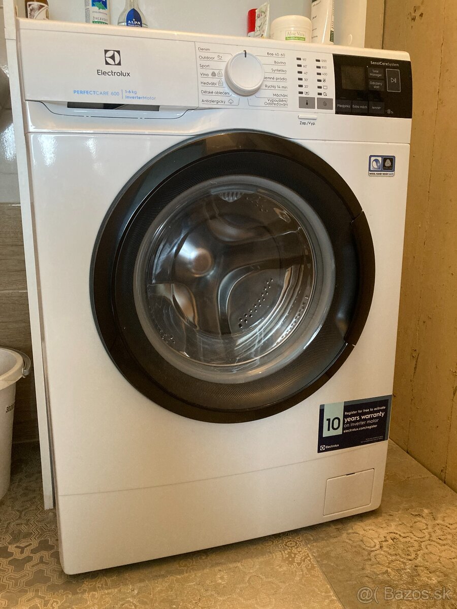 Úzka práčka Electrolux PerfectCare 600 EW6S426BCI