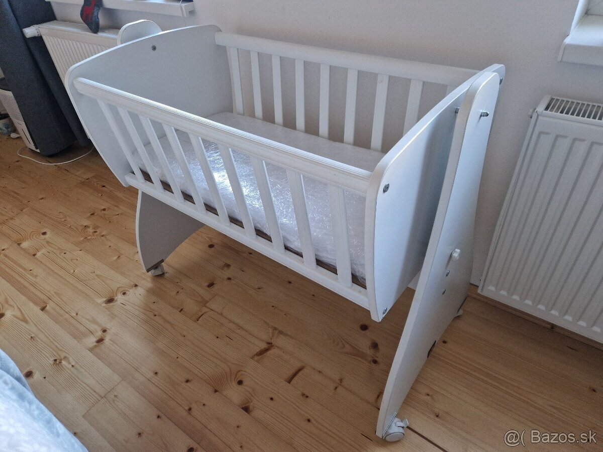 Predam zachovalu kolisku s matracom