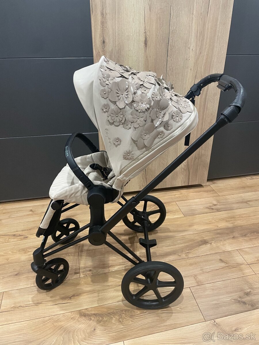 Cybex priam s poťahom Simply flowers beige