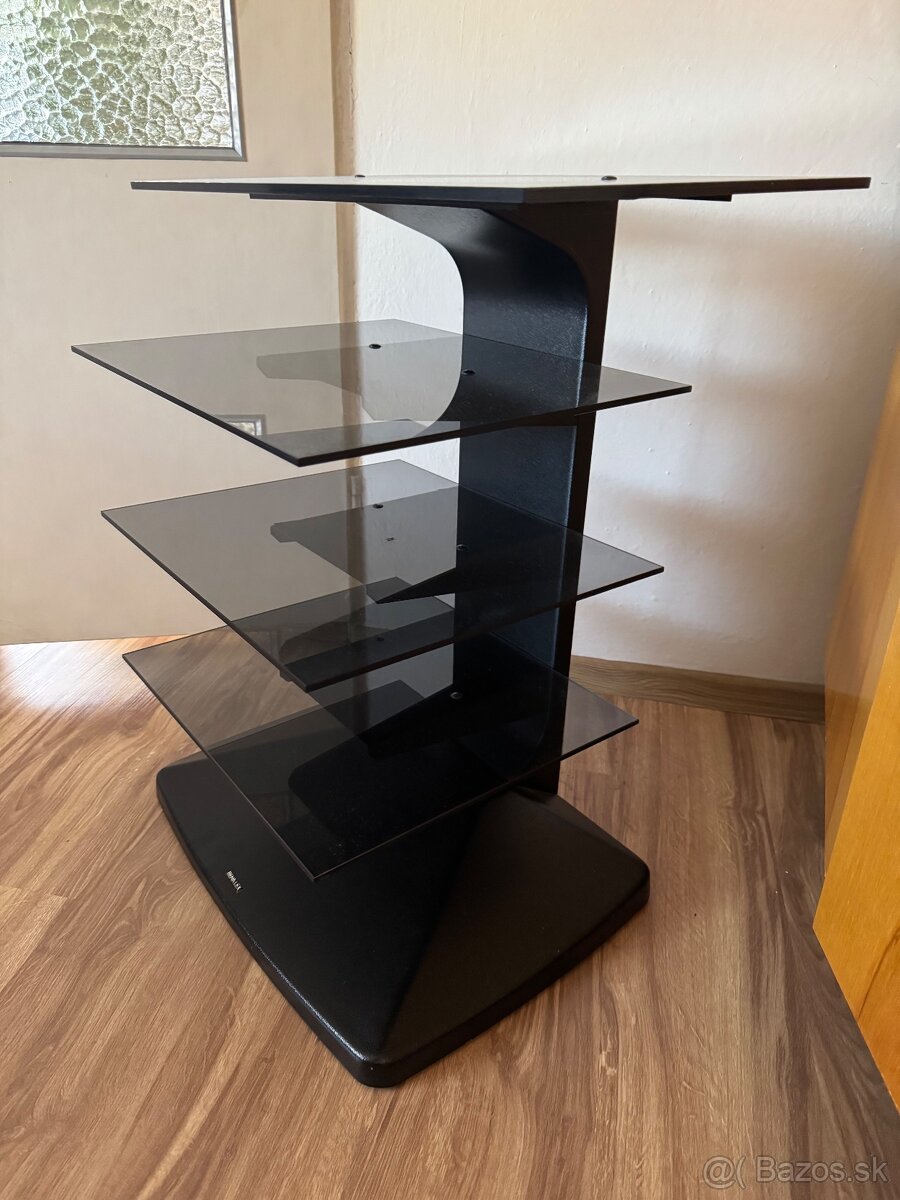 Sklenený stolík Benalex vhodný pod TV