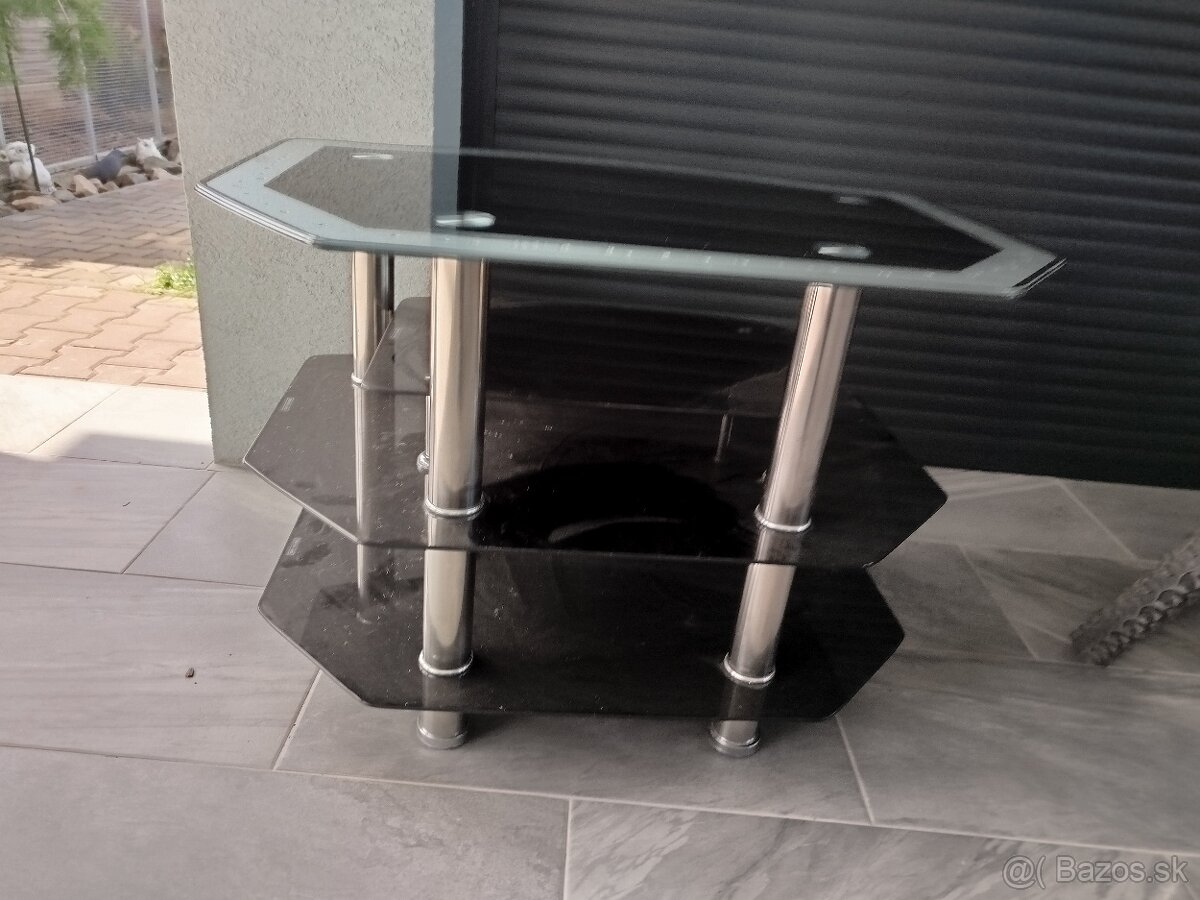Tv stolík skleneny