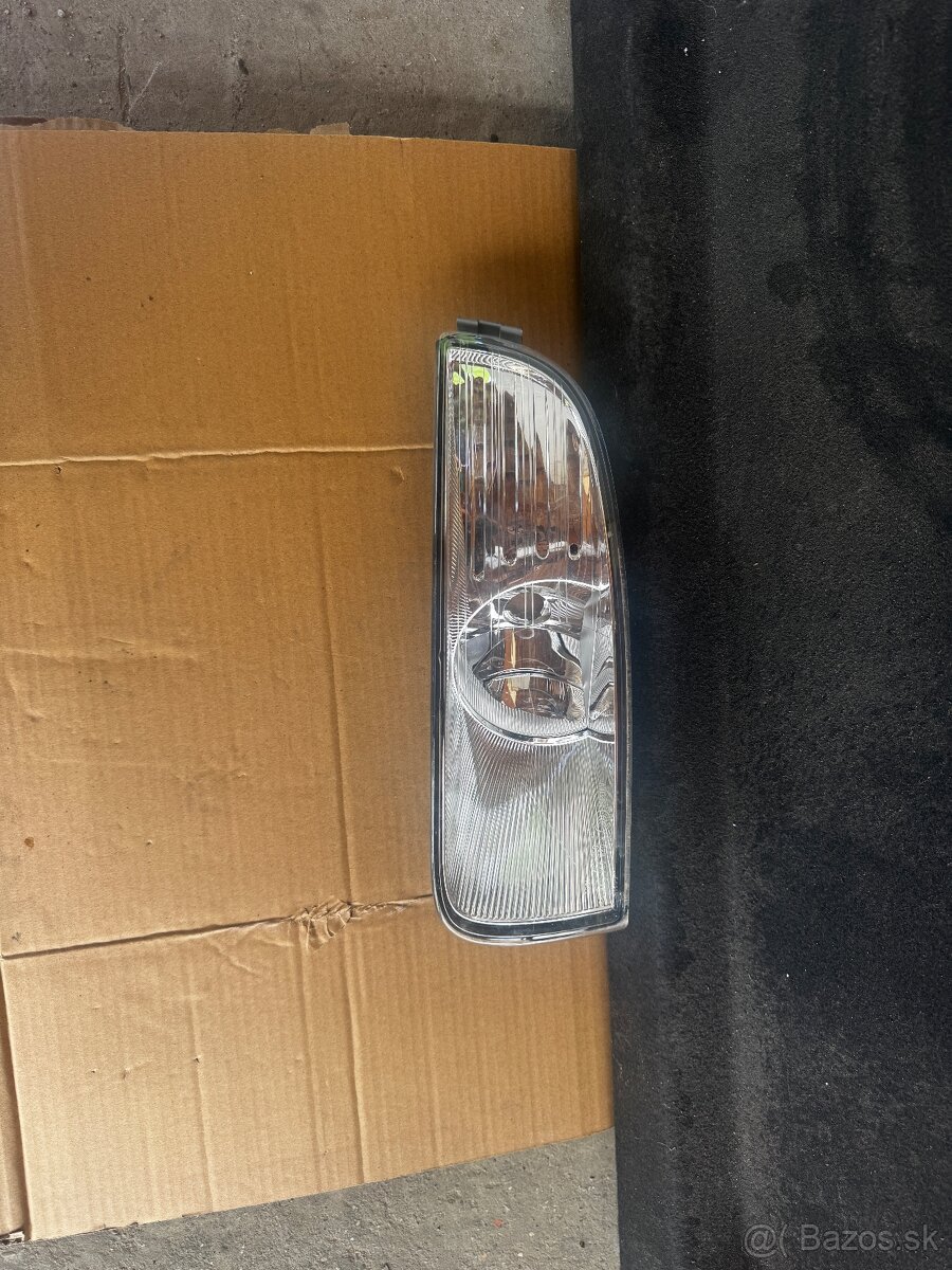 Škoda Superb II 2 2008- pravá hmlovka