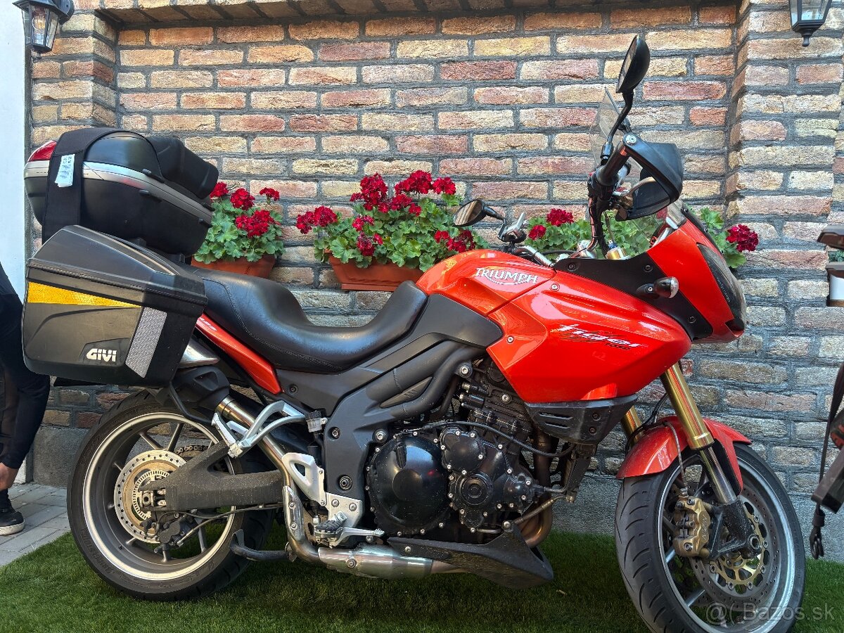 Triumph tiger 1050
