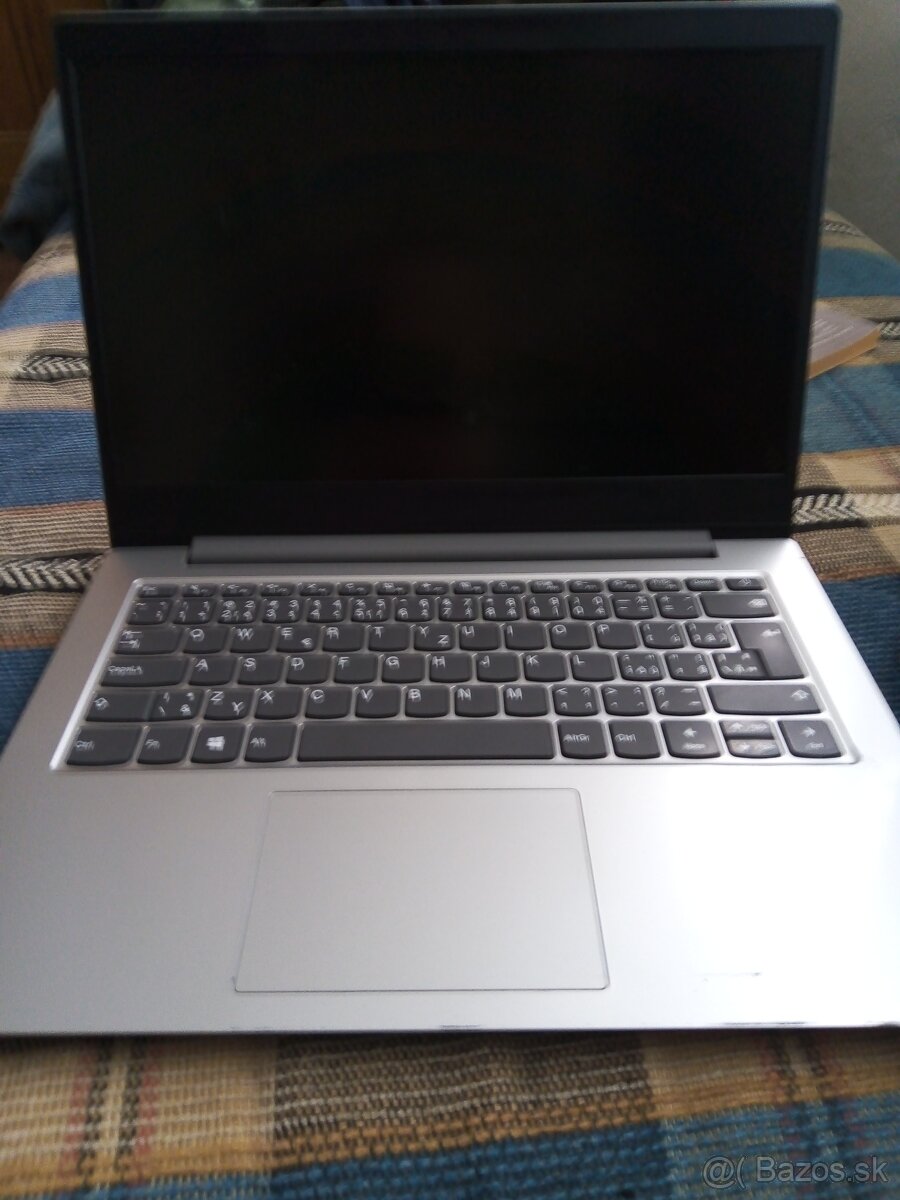 Notebook LENOVO.