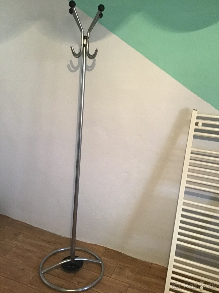 KOVOVý VEšIAK 185CM