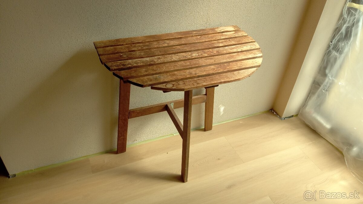 Stolík na balkón