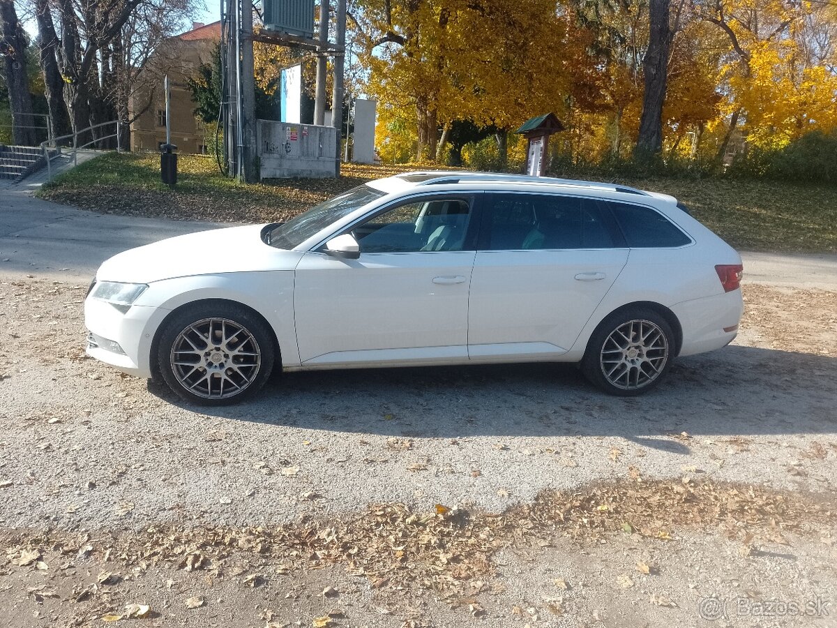 Predám 4x4 Škoda Superb 3 combi ročník 2016 DSG