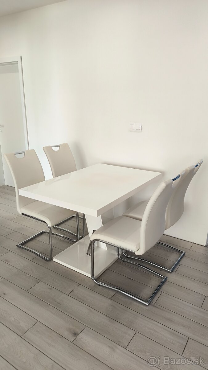 Jedálenská zostava