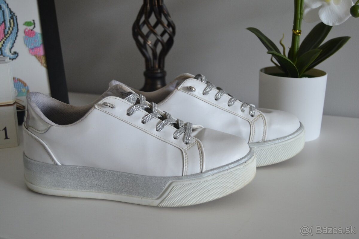 Kožené tenisky na hrubej podrážke, veľkosť 38