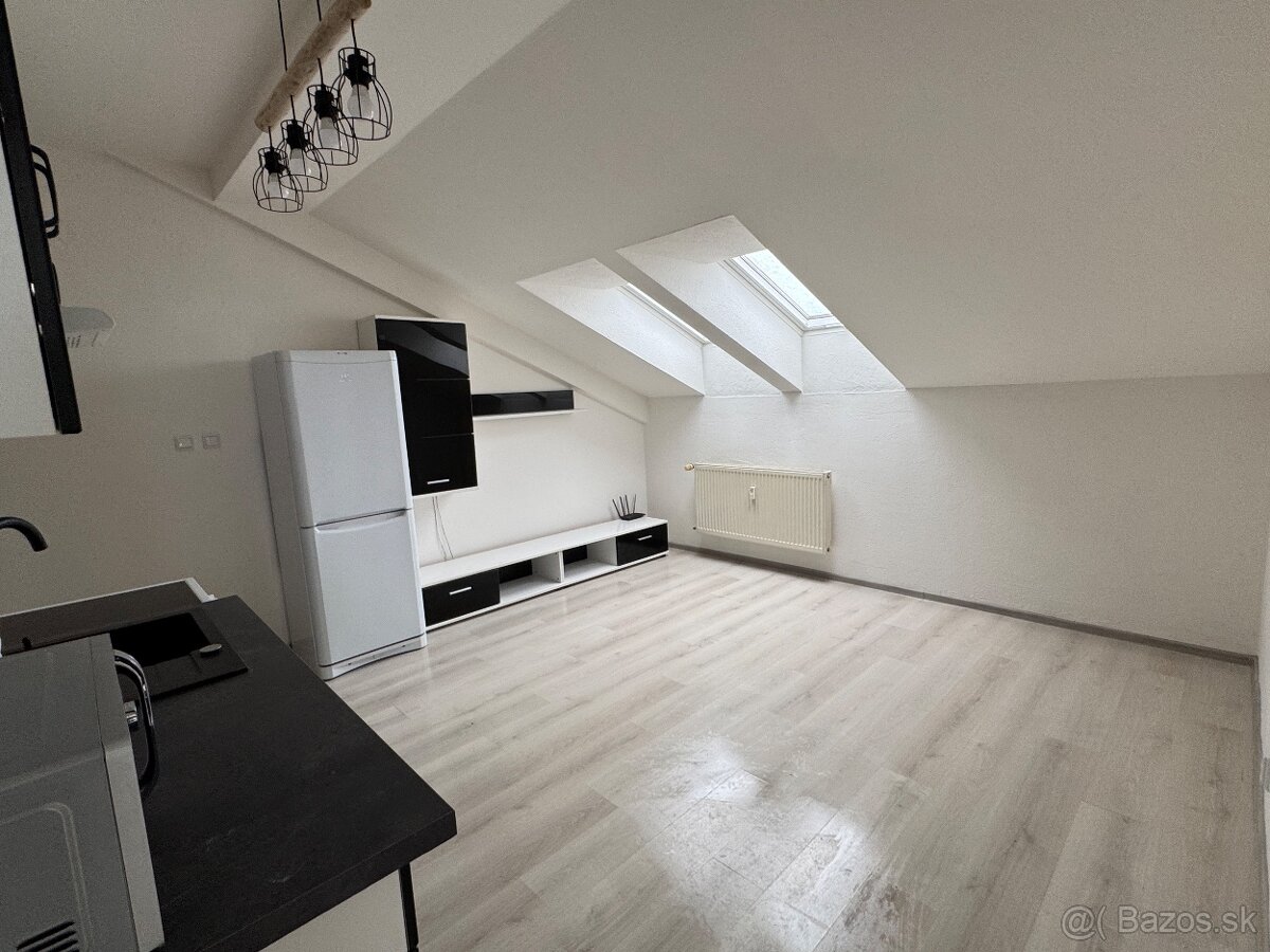 PRENÁJOM - Podkrovný byt v Poprade