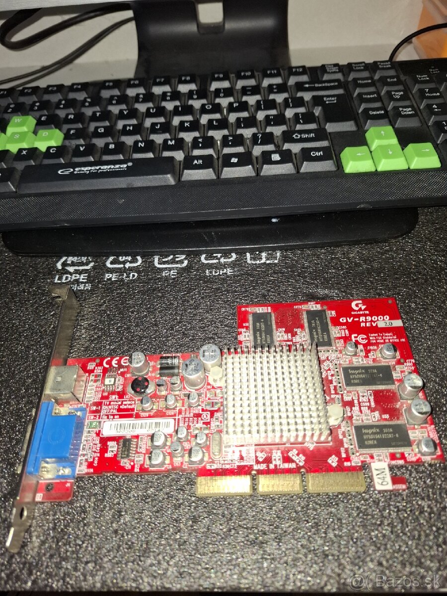 Predám Grafickú kartu GIGABYTE ATI Radeon 9000