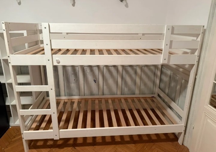 Poschodová posteľ