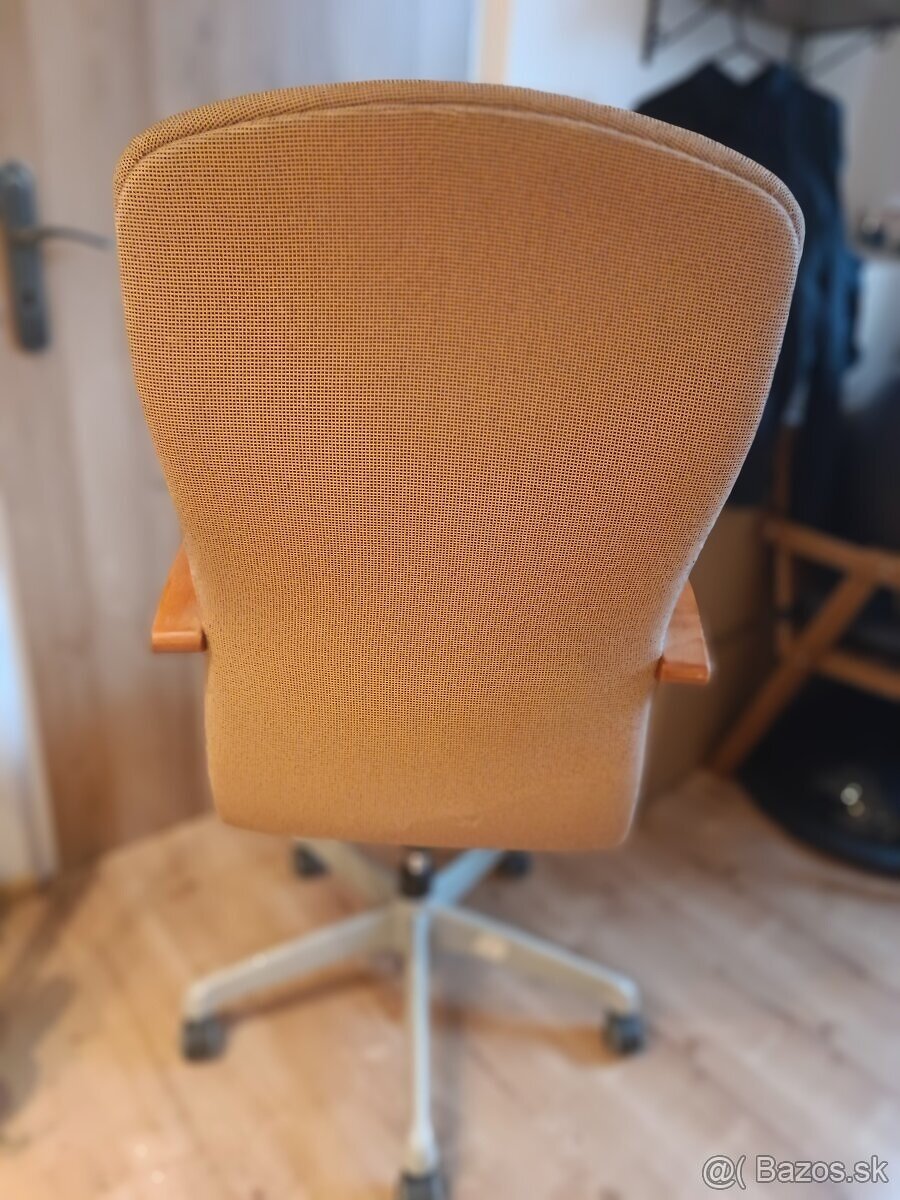 Kancelárske kreslo hnedé
