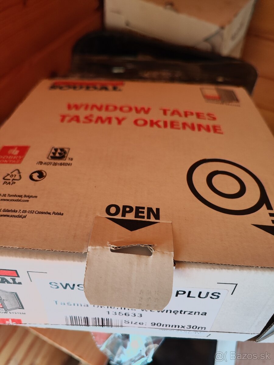 Vnútorná celoplošná lepiaca okenná páska Soudal 90/30mb