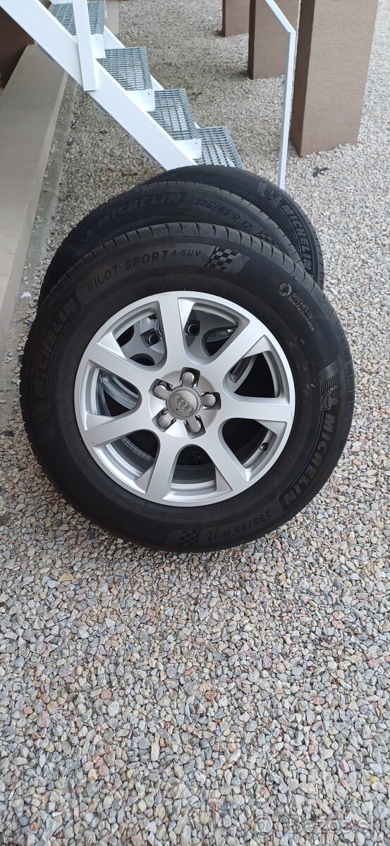 AUDI Q5, 5x112 r17 letné pneu Michelin 235/65 17