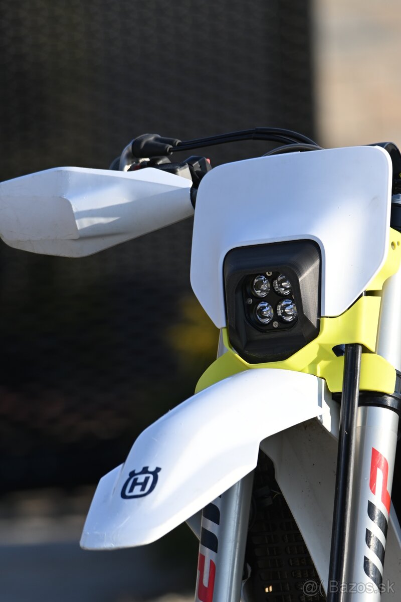 Husqvarna svetlo