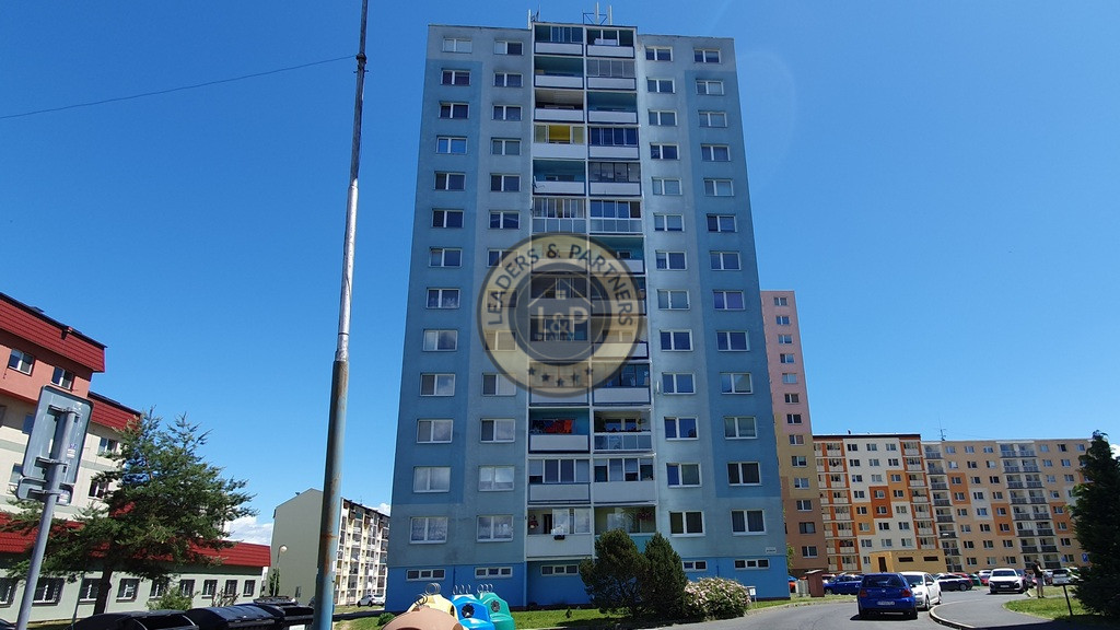 PREDAJ: 2 izb. byt 41 m2 + loggia kompletná rekonštrukcia