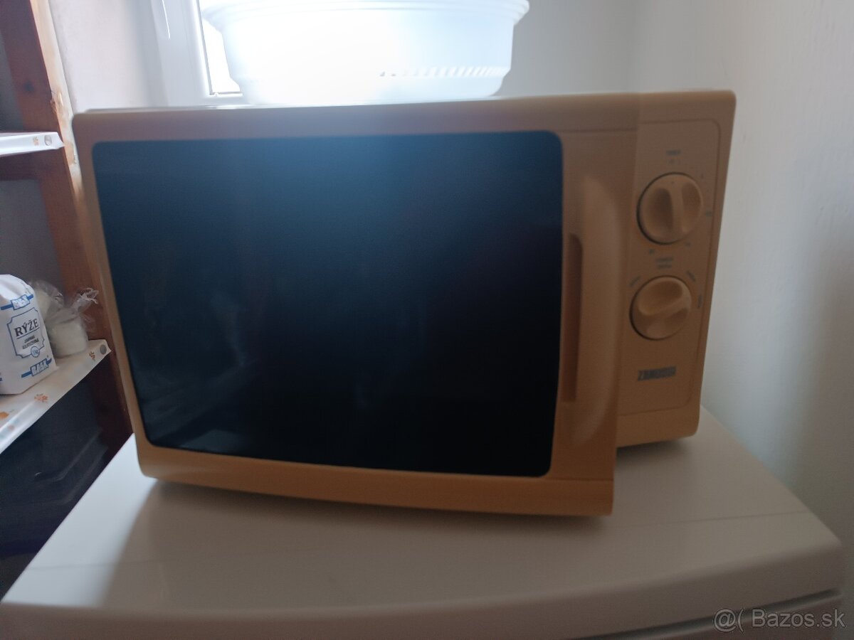 Zanussi mikrovlnná rúra