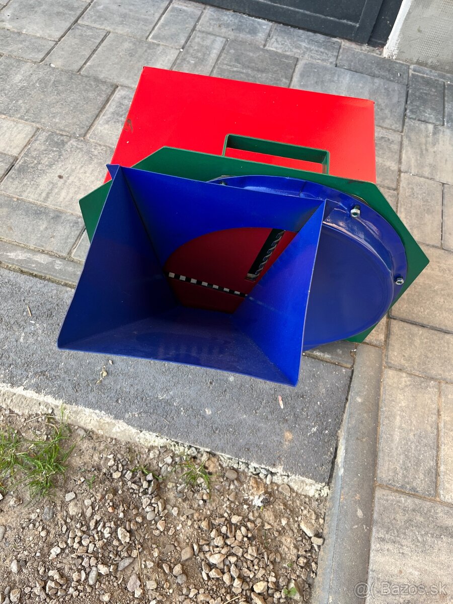 Mlyncek/drvic elektricky na zeleninu, ovocie, jablka, hrušky