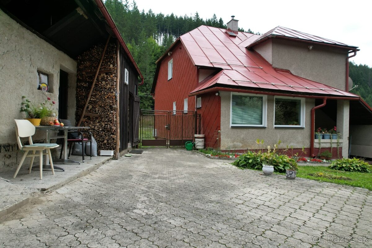 Samostatne stojaci rodinný dom s veľkým pozemkom - Staškov