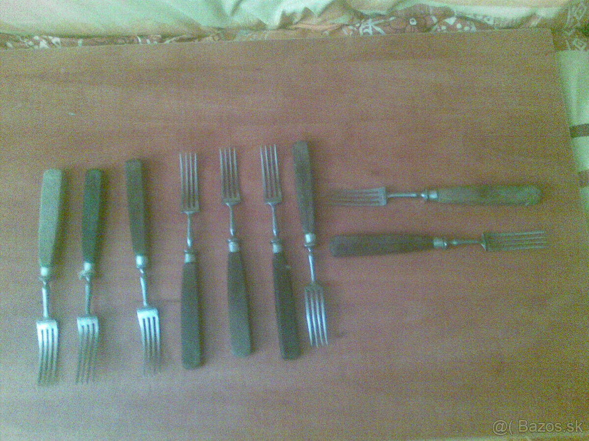 Predám tieto staré vidličky a+ nože v Bratislave a okolí
