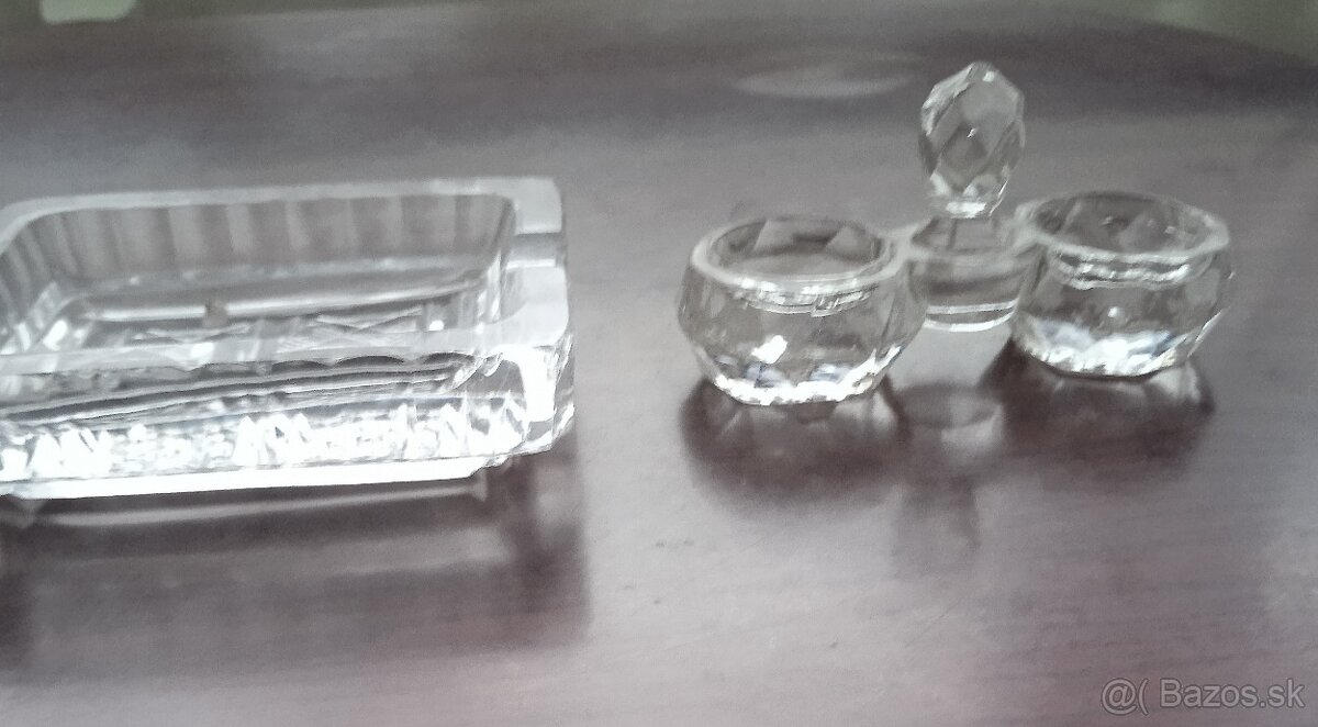 Brúseny popolník a soľnička