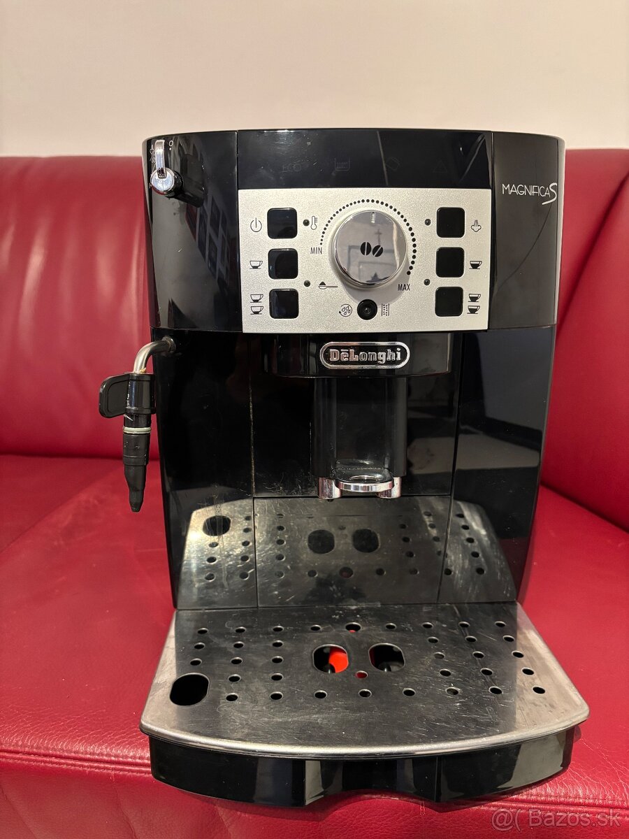 Predam kávovar delonghi magnifica S