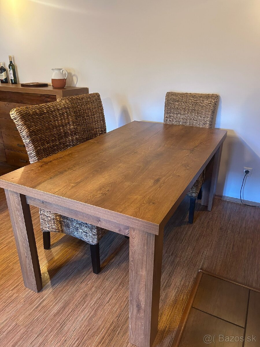 Jedálenský Stôl