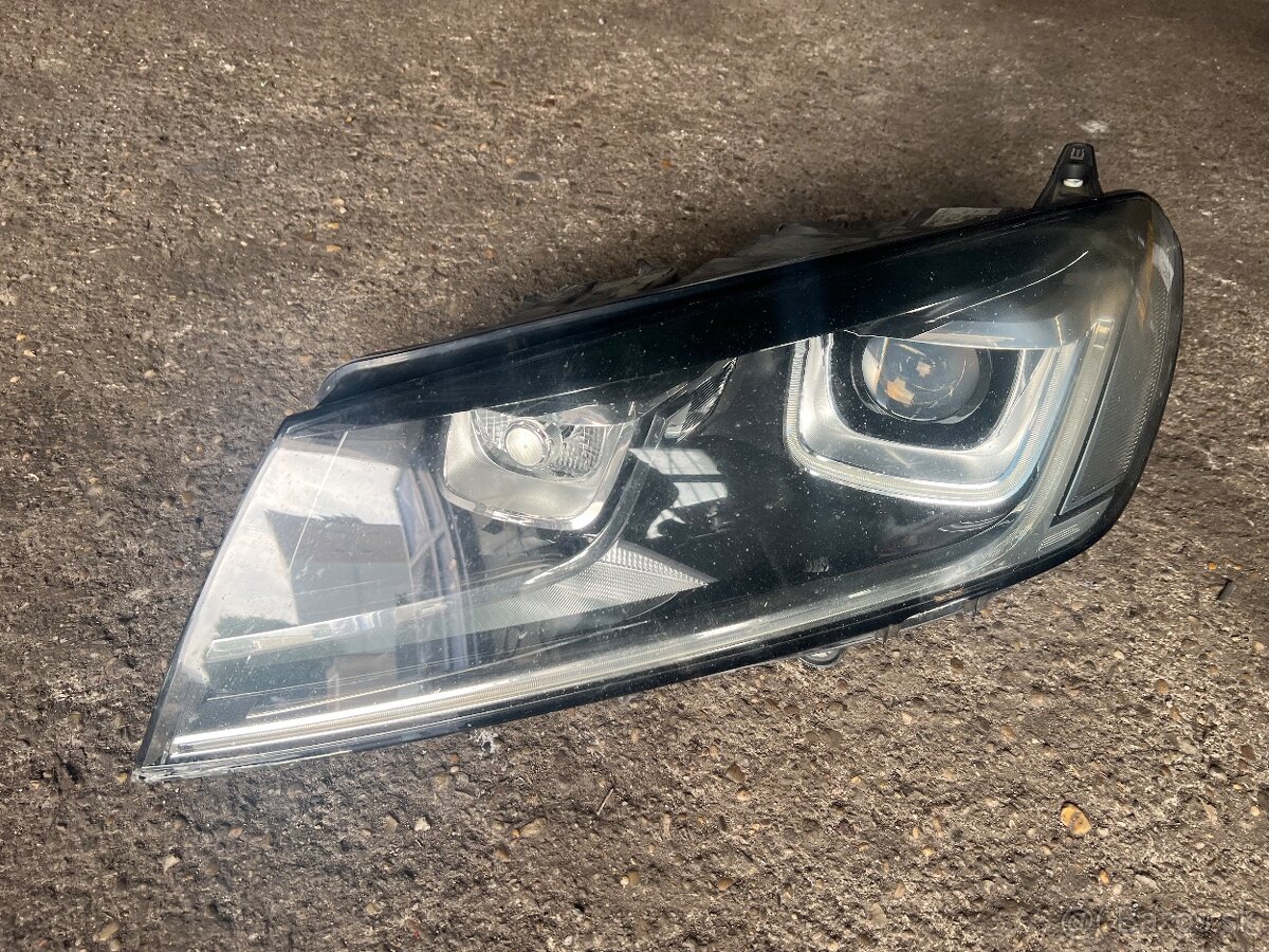 Svetlo Touareg 7p facelift