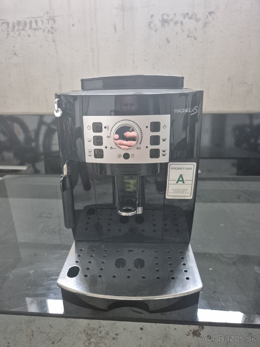 Predám kávovr Delonghi