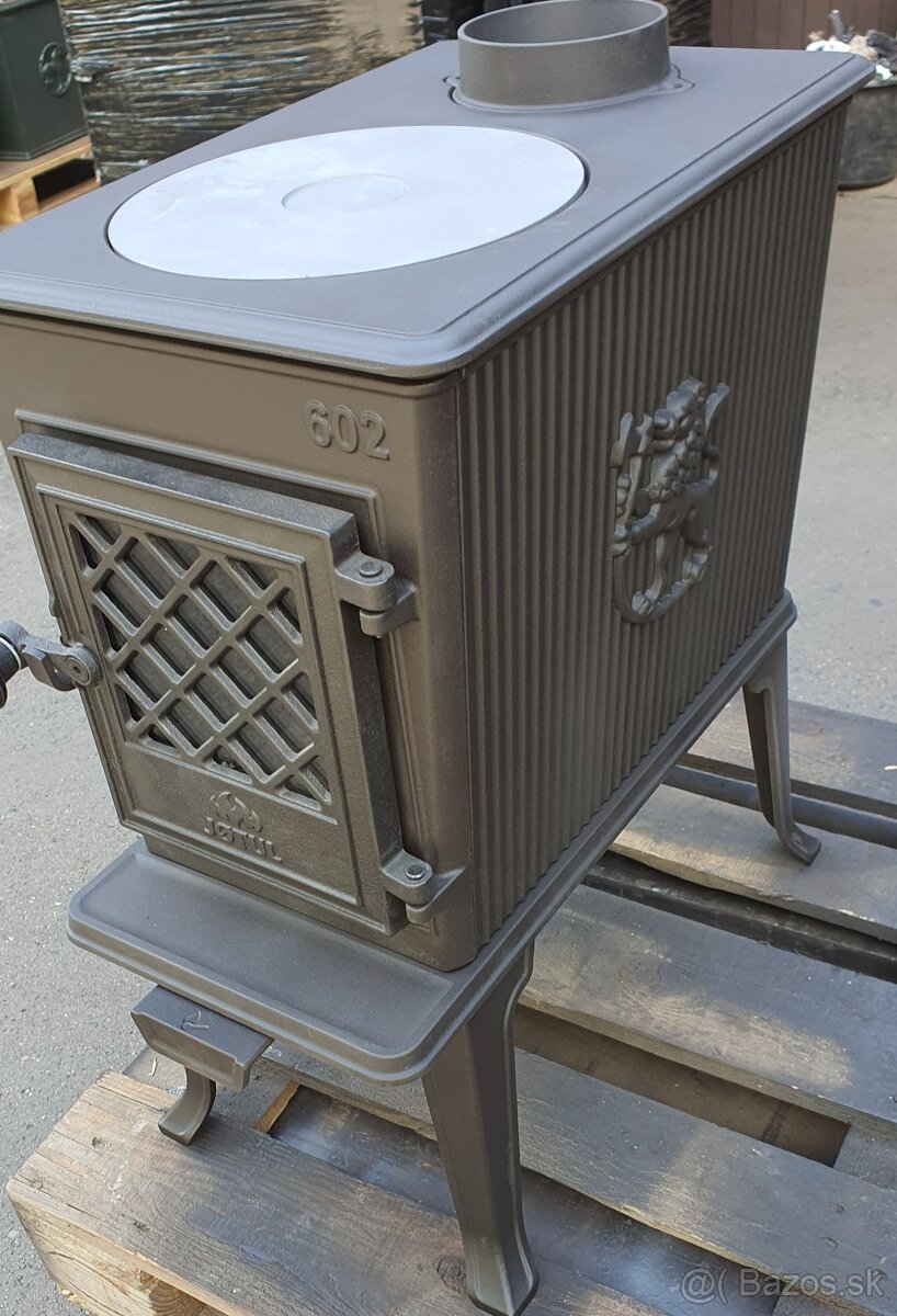 Liatinové kachle Jotul F 602 ECO čierný lak
